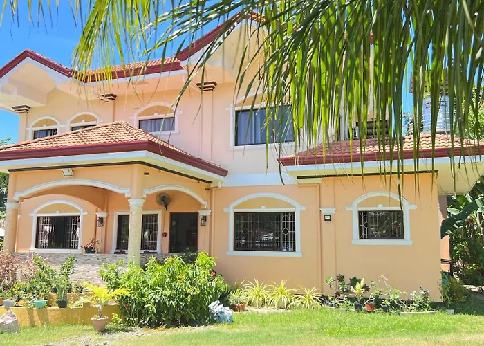 Chateau La Princesa Rooms With Garden, Bar & Billiard