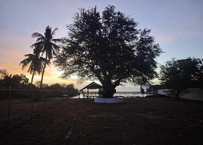 Tropical Oasis-Private Access Beachfront Kubo